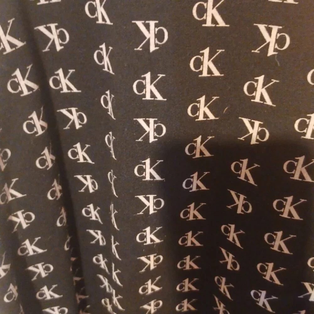 CK Calvin Klein Black/Creme Logo Lightweight Sweatshirt Long Sleeve Unisex L
